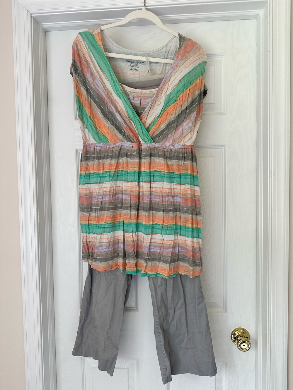 OUTFIT Liz Lange Maternity Nursing Friendly Top XL + Motherhood Maternity Pants